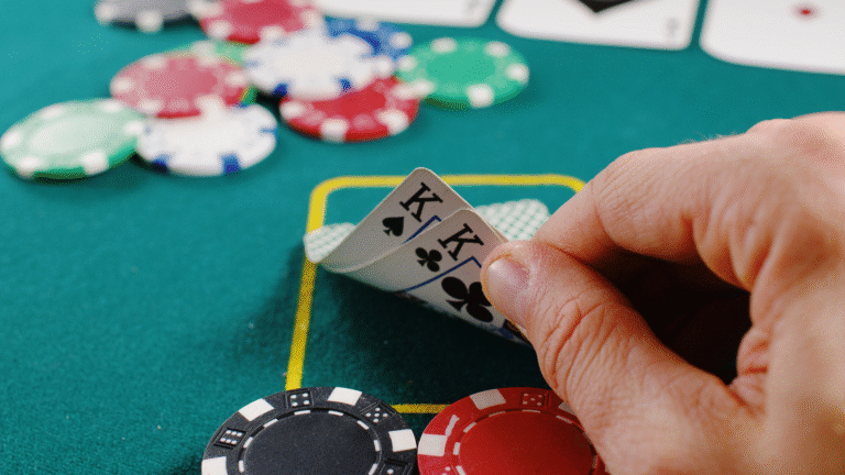 Khám phá những chiến thuật thắng lớn khi chơi game đánh bài tiến lên dành cho người mới
